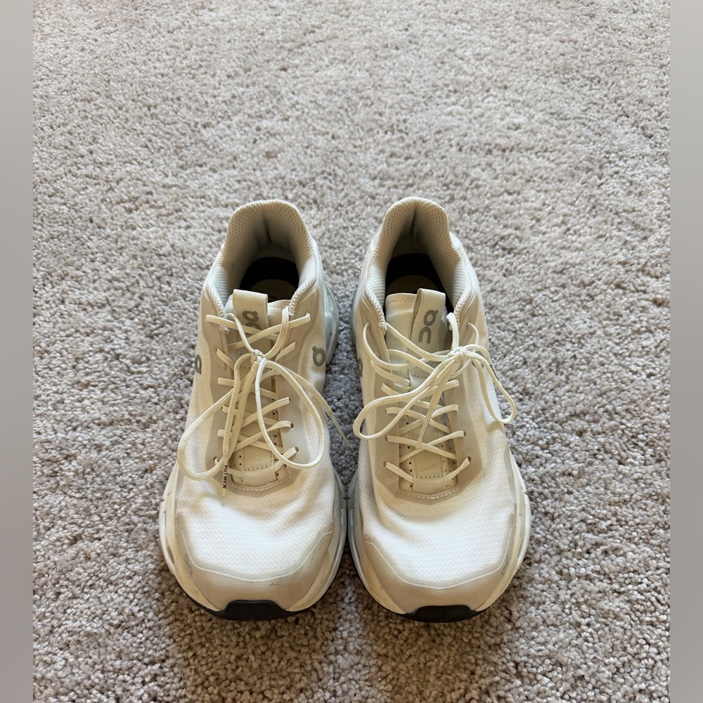 On CloudNova Sneakers - Picture 6 of 9